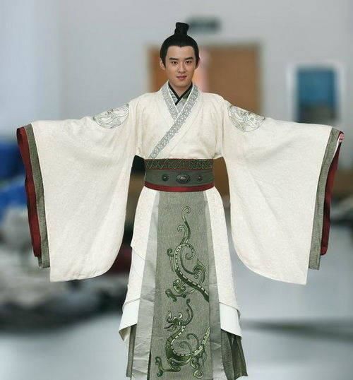 你会穿上穿汉服出门吗,有好多人穿起了传统服饰