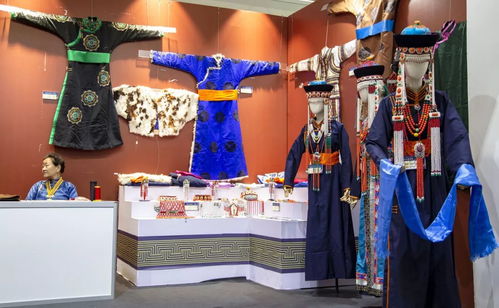 察哈尔蒙古族服饰的文化内涵与特色